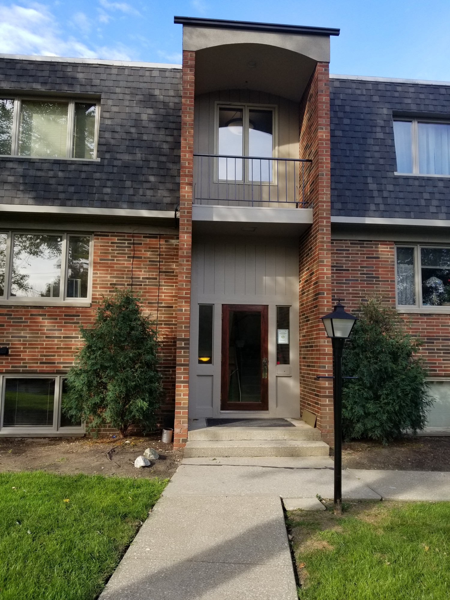 Medina Near Downtown Apartments / Broadway Apartments Rose Company